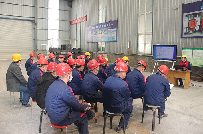 齊廠長(zhǎng)發(fā)表重要講話 齊廠長(zhǎng)發(fā)表重要講話